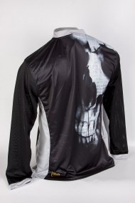 buso-caballero-calaveras-espalda